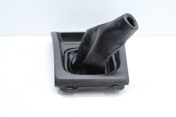 1998-2001 SUBARU IMPREZA 2.5 RS GC8 SHIFTER BEZEL TRIM W/ BOOT 5MT OEM - Image 6