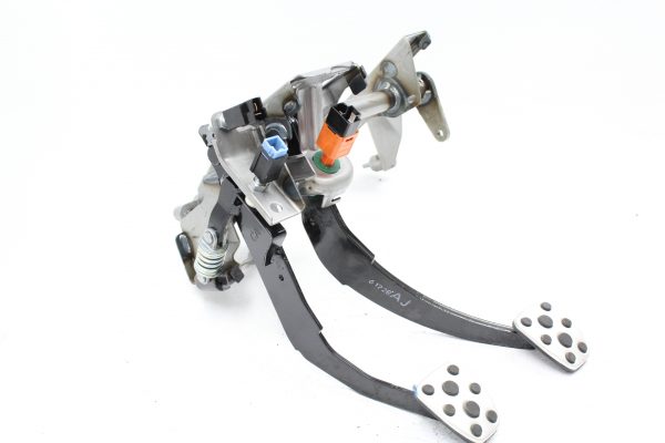 2013-2017 SUBARU BRZ & FRS OEM  CLUTCH & BREAL PEDAL ASSEMBLY - Image 2