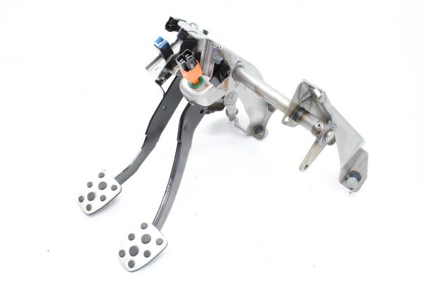 2013-2017 SUBARU BRZ & FRS OEM  CLUTCH & BREAL PEDAL ASSEMBLY - Image 3