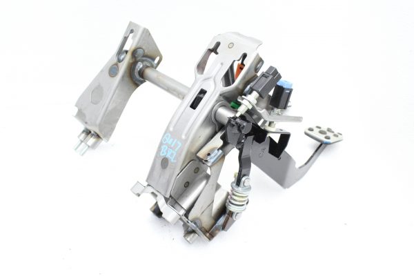 2013-2017 SUBARU BRZ & FRS OEM  CLUTCH & BREAL PEDAL ASSEMBLY - Image 4