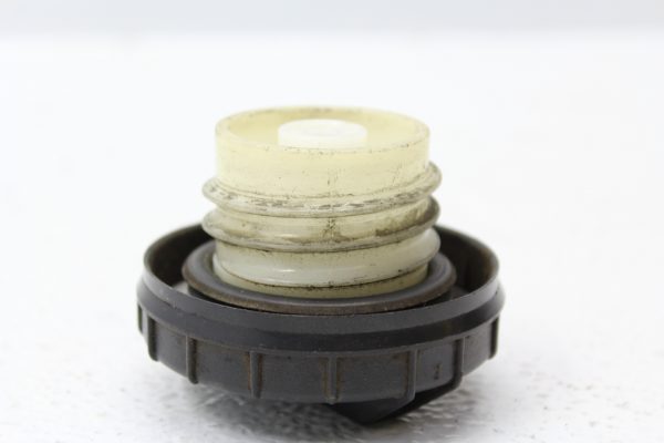 1998-2001 SUBARU IMPREZA 2.5 RS GC8 GAS CAP FUEL LID OEM - Image 2