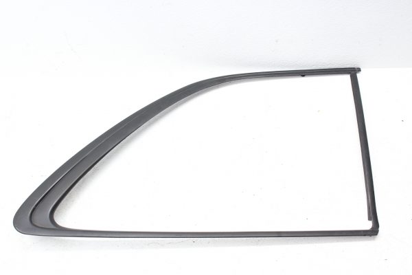 1998-2001 SUBARU IMPREZA 2.5 RS GC8 COUPE RH REAR WINDOW UPPER WEATHER MOLDING
