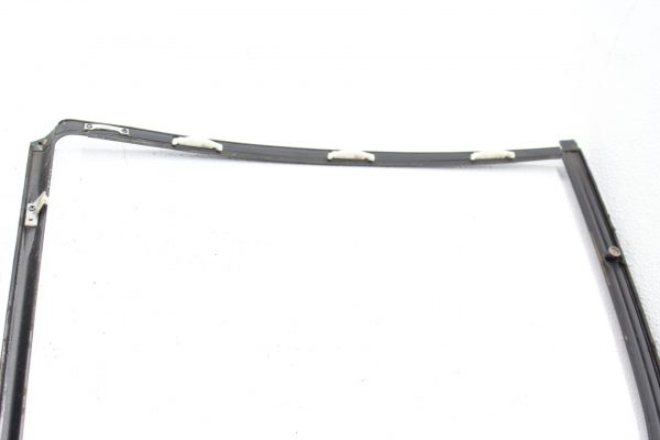 1998-2001 SUBARU IMPREZA 2.5 RS GC8 COUPE RH REAR WINDOW UPPER WEATHER MOLDING - Image 4