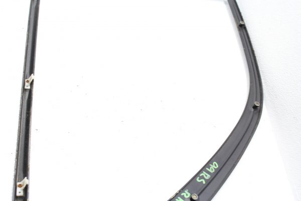 1998-2001 SUBARU IMPREZA 2.5 RS GC8 COUPE RH REAR WINDOW UPPER WEATHER MOLDING - Image 5