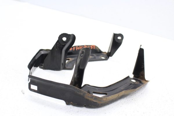 2004 SUBARU FORESTER XT REAR TAIL BRAKE LIGHT BRACKETS LH/RH SET BOTH OEM - Image 2