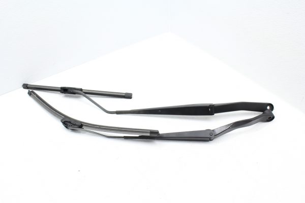 2004-2005 SUBARU WRX STI WIND SHEILD WIPERS & WIPER BLADES OEM FACTORY 04-05