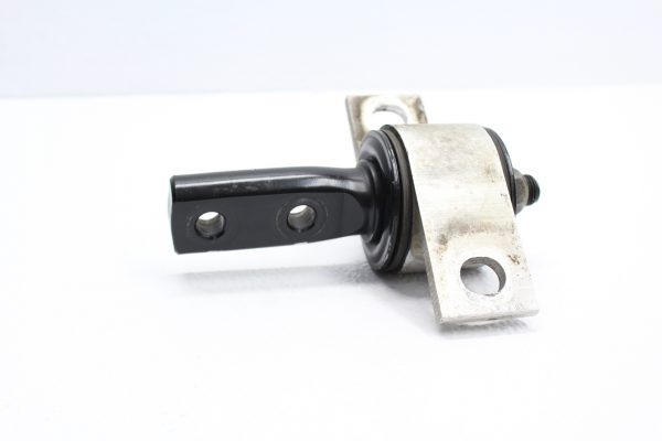 2005 SUBARU IMPREZA WRX & STI RH CONTROL ARM BUSHING MOUNT PASSENGER OEM - Image 2