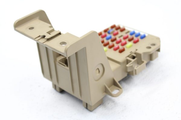 2015-2018 SUBARU IMPREZA WRX STI UNDER DASH FUSE BOX PANEL RELAY 82201VA030 - Image 2