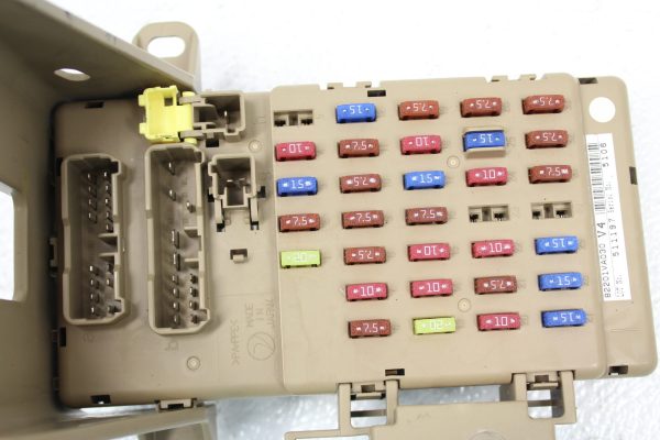 2015-2018 SUBARU IMPREZA WRX STI UNDER DASH FUSE BOX PANEL RELAY 82201VA030 - Image 4