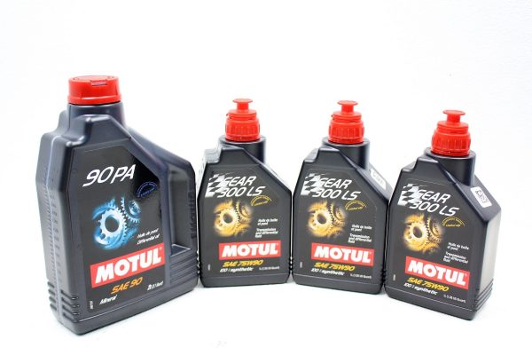 1998-2014 SUBARU IMPREZA/WRX/LGT MOTUL 300 LS 75W90 5 SPEED TRANSMISSION & 90 PA REAR DIFFERENTIAL GEAR OIL KIT