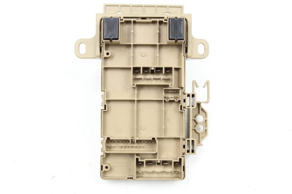 2015-2018 SUBARU IMPREZA WRX STI UNDER DASH FUSE BOX PANEL RELAY 82201VA030 - Image 5