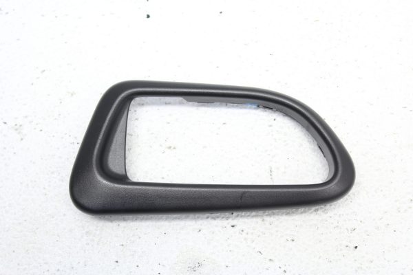 2005-2007 SUBARU WRX STI DOOR HANDLE TRIM RH PASSENGER SIDE