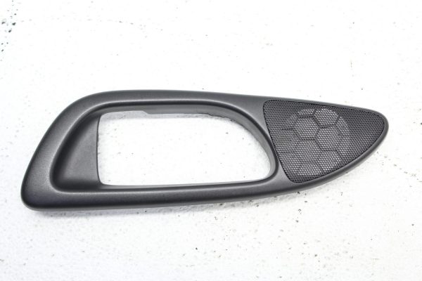 05-07 2005-2007 SUBARU WRX STI FRONT DOOR HANDLE BEZEL TRIM RH PASSENGER SIDE
