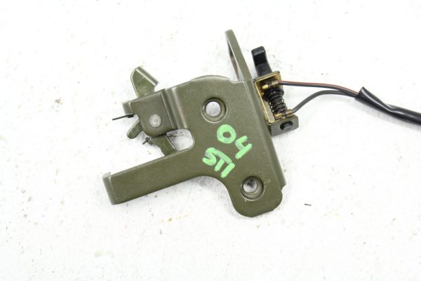 04-07 2004-2007 SUBARU IMPREZA WRX STI TRUNK LATCH LOCK RELEASE W/ SENSOR OEM 2004 - Image 4