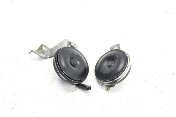 08-14 2008-2014 SUBARU WRX & STI HORNS ASSEMBLY SET PAIR OEM - Image 2