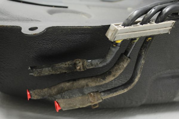 1998-2001 SUBARU IMPREZA 2.5 RS GC8 GAS TANK FUEL CELL ASSEMBLY OEM W/ FUEL PUMP - Image 4