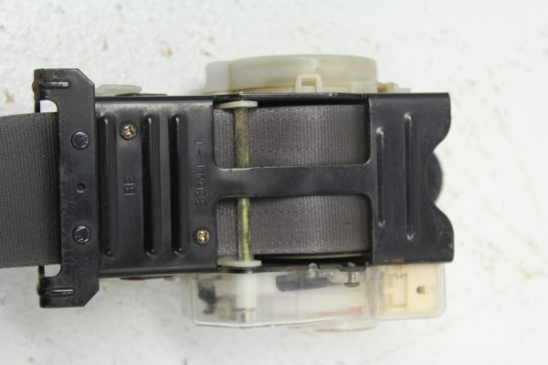 1998-2001 SUBARU IMPREZA 2.5 RS GC8 SEDAN FRONT RH PASSENGER SIDE SEAT BELT - Image 4