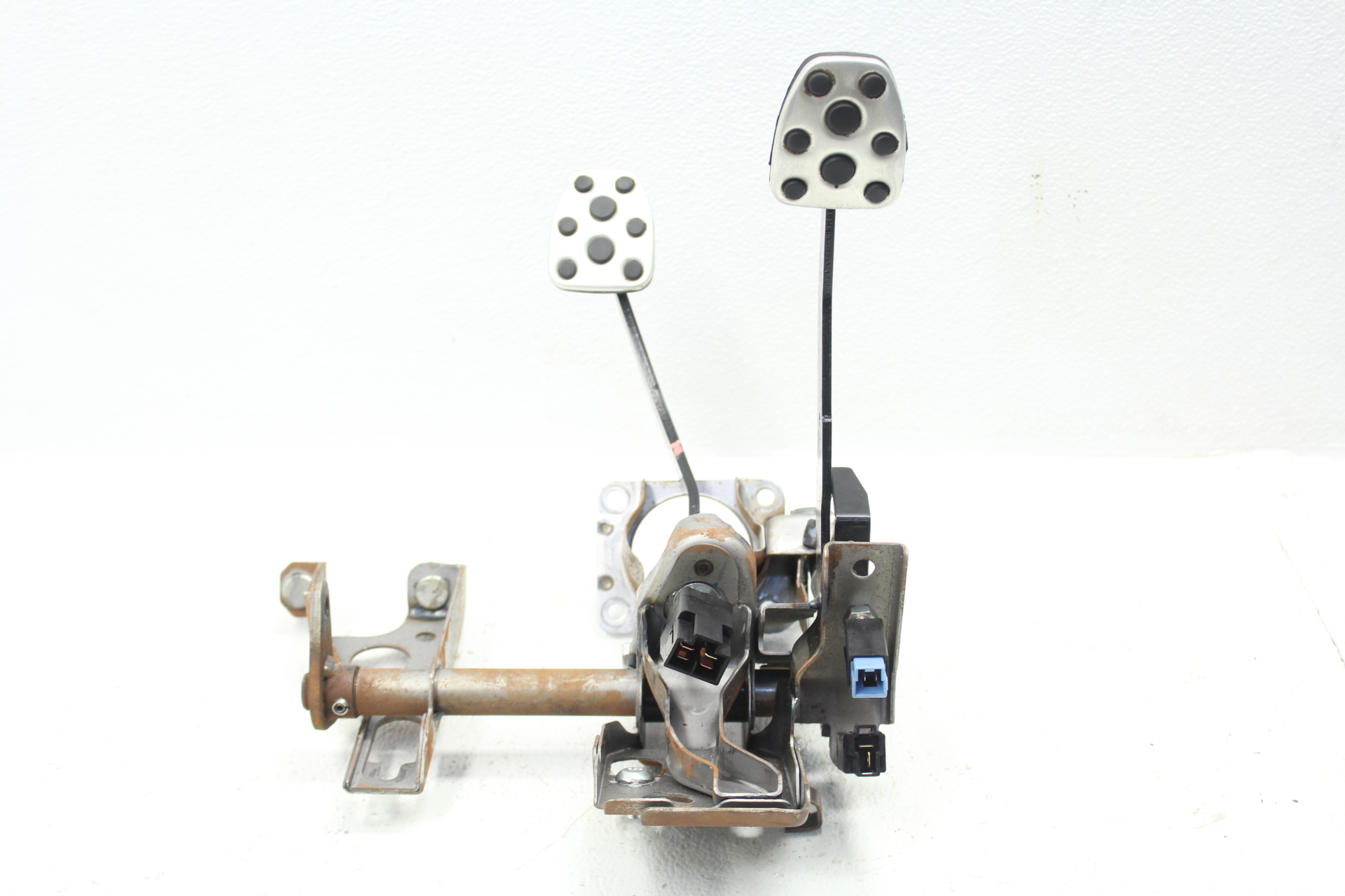 20082014 SUBARU WRX STI CLUTCH AND BRAKE PEDAL ASSEMBLY OEM
