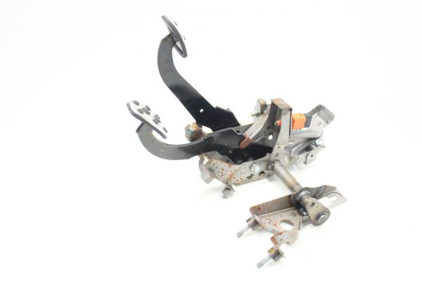 2015-2021 SUBARU WRX & STI BRAKE & CLUTCH PEDAL ASSEMBLY OEM - Image 4