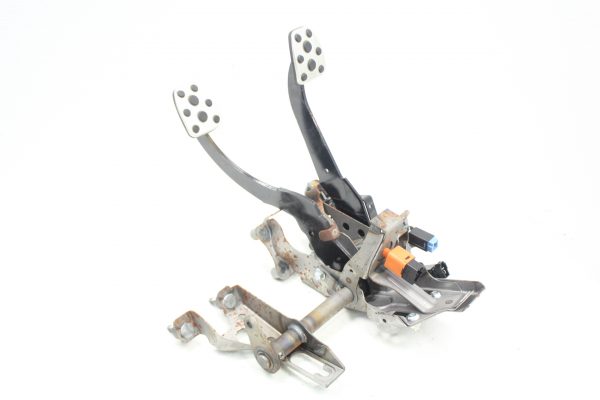 2015-2021 SUBARU WRX & STI BRAKE & CLUTCH PEDAL ASSEMBLY OEM - Image 5