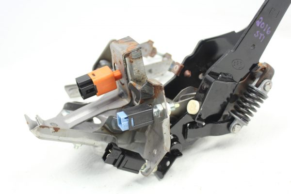 2015-2021 SUBARU WRX & STI BRAKE & CLUTCH PEDAL ASSEMBLY OEM - Image 7