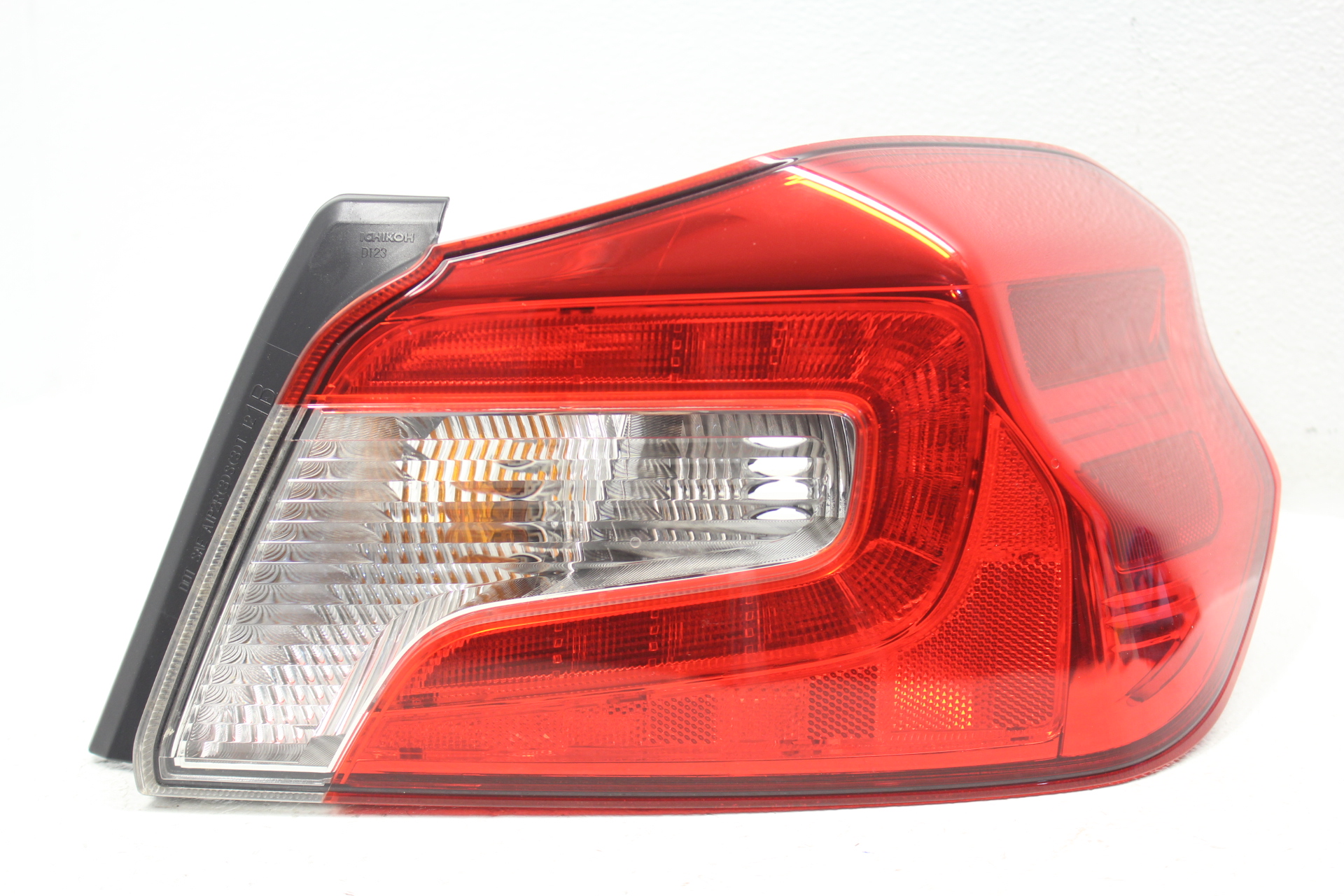 2015-2020 SUBARU WRX & STI RH TAILLIGHT PASSENGER SIDE TAIL LIGHT