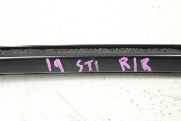 2015-2020 SUBARU WRX & STI REAR RH PASSENGER SIDE DOOR WINDOW WEATHER STRIP EOM - Image 4