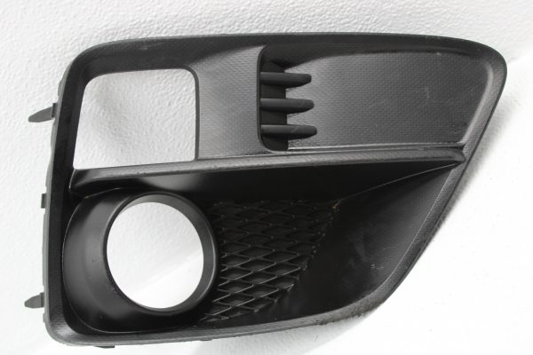 2015-2017 SUBARU WRX & STI RH PASSENGER SIDE FOG LIGHT LAMP COVER BEZEL OEM