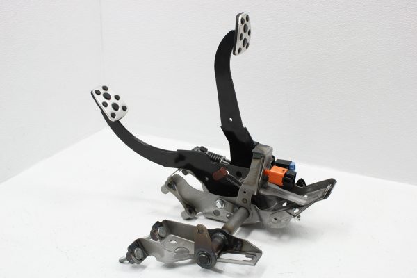 2015-2020 SUBARU WRX & STI BRAKE & CLUTCH PEDAL ASSEMBLY OEM - Image 2