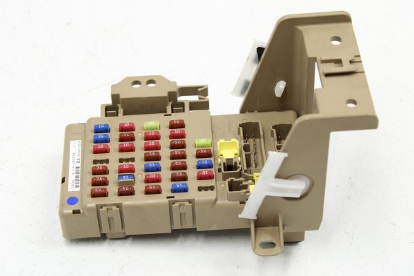 2015-2020 SUBARU IMPREZA WRX STI LOWER DASH FUSE BOX PANEL RELAY 82201VA010 - Image 2