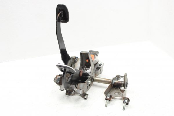 2015-2020 SUBARU WRX & STI BRAKE & CLUTCH PEDAL ASSEMBLY OEM - Image 4