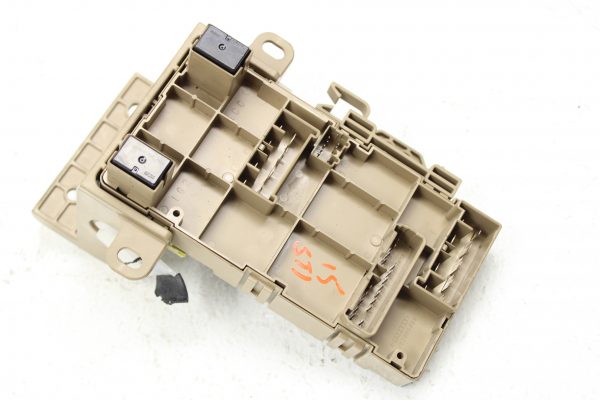 2015-2020 SUBARU IMPREZA WRX STI LOWER DASH FUSE BOX PANEL RELAY 82201VA010 - Image 4