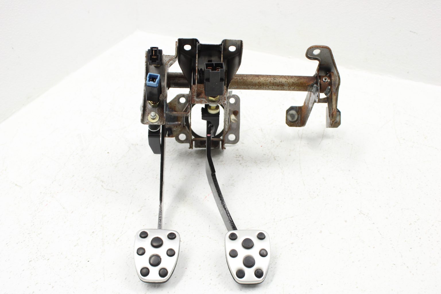 0207 20022007 SUBARU WRX & STI BRAKE PEDALS & CLUTCH PEDAL ASSEMBLY OEM