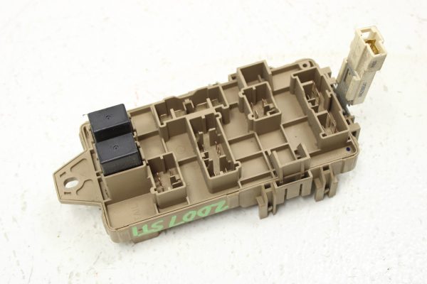 2004-2007 SUBARU IMPREZA WRX & STI INTERIOR DASH FUSE BOX JUNCTION OEM - Image 3