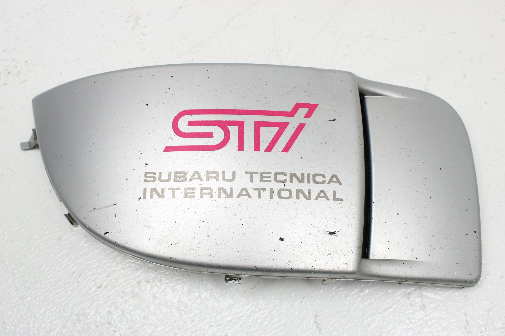 20042005 SUBARU WRX STI RH PASSENGER SIDE FOG LIGHT COVER ASSEMBLY