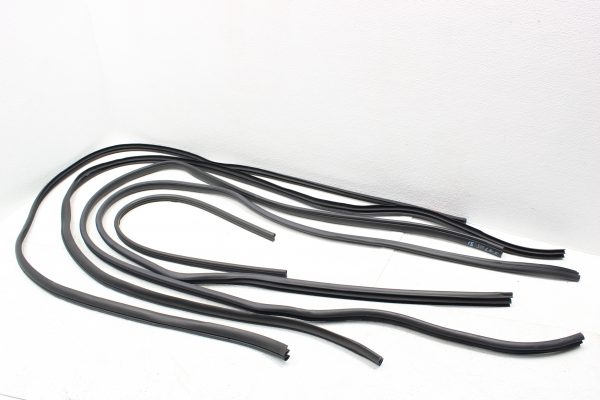 2015-2020 SUBARU WRX & STI FRONT / REAR DOOR SEALS WEATHER STRIP SET OEM
