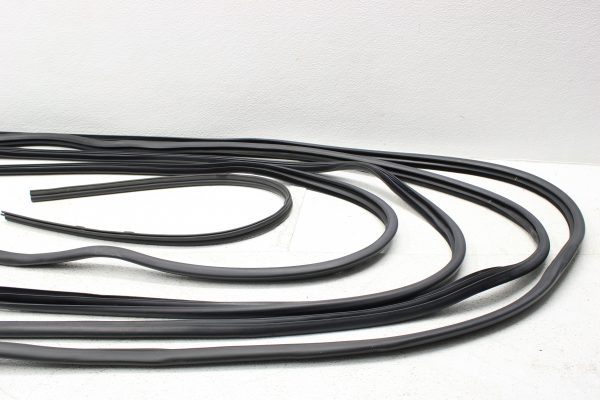 2015-2020 SUBARU WRX & STI FRONT / REAR DOOR SEALS WEATHER STRIP SET OEM - Image 3
