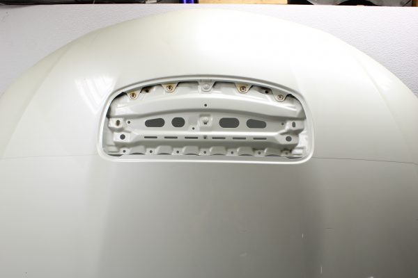 2008-2014 SUBARU WRX & STI HOOD BONET ASSEMBLY SATIN WHITE PEARL OEM - Image 2