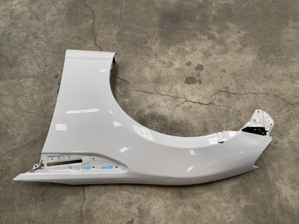 2020 SUBARU BRZ TS LH FENDER ASSEMBLY DRIVERS SIDE CERAMIC WHITE OEM *DAMAGED* - Image 2