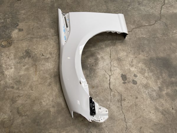 2020 SUBARU BRZ TS LH FENDER ASSEMBLY DRIVERS SIDE CERAMIC WHITE OEM *DAMAGED* - Image 4