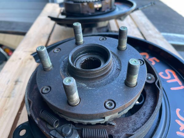 2005-2007 SUBARU WRX STI REAR HUBS KNUCKLES SPINDLES 5X114 OEM LH/RH 71K MILES - Image 5