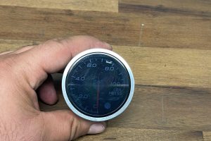60MM UNIVERSAL OIL PRESSURE GAUGE 0-100 PSI W/ PEAK WARNING