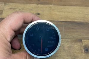 60MM UNIVERSAL VOLT GAUGE 1-15V W/ VOLTAGE PEAK WARNING