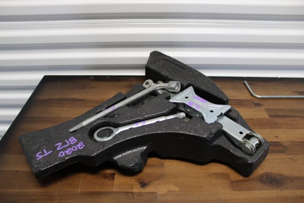 2020 SUBARU BRZ TS EMERGENCY SPARE TIRE JACK & TOOL KIT OEM - Image 3
