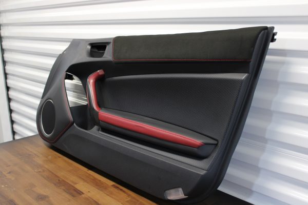 2020 SUBARU BRZ TS RH BLACK SUEDE / RED LEATHER DOOR PANEL CARD PASSENGER SIDE OEM - Image 3