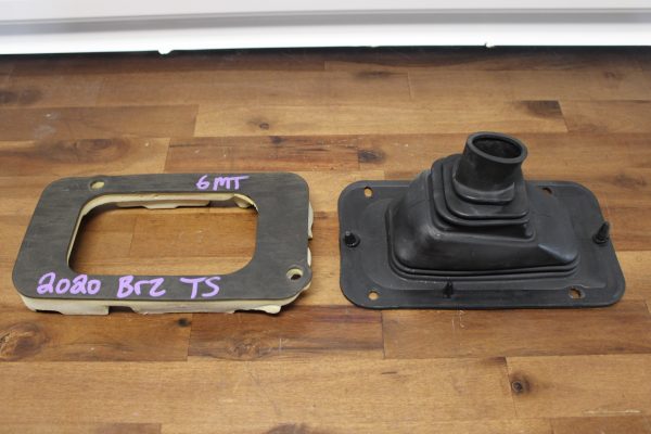 2020 SUBARU BRZ TS MANUAL SHIFTER TRIM BOOT NOISE DAMPER 6MT OEM - Image 2