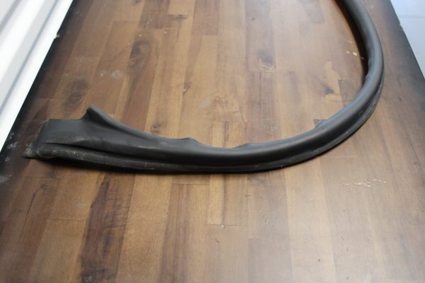 2020 SUBARU BRZ TS RH UPPER RUBBER WEATHER SEAL STRIP PASSENGER SIDE 63521CA000 - Image 2