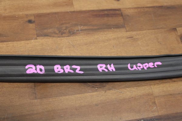 2020 SUBARU BRZ TS RH UPPER RUBBER WEATHER SEAL STRIP PASSENGER SIDE 63521CA000 - Image 9