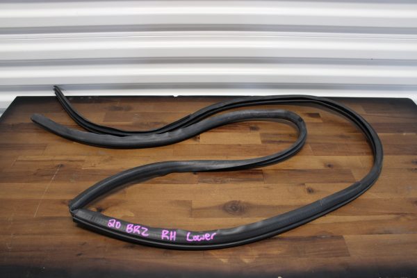 2020 SUBARU BRZ TS RH LOWER RUBBER WEATHER SEAL STRIP PASSENGER SIDE 63511CA001
