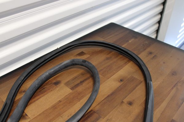 2020 SUBARU BRZ TS RH LOWER RUBBER WEATHER SEAL STRIP PASSENGER SIDE 63511CA001 - Image 3
